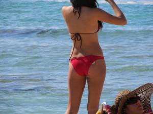 Spying-girl-on-beach-voyeur-candid-x97-07bokl2cbc.jpg