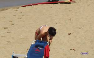 Spying-girl-on-beach-voyeur-candid-x97-77bok9oyi2.jpg