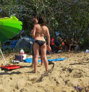 Spying-girl-on-beach-voyeur-candid-x97-p7bokkdmzv.jpg