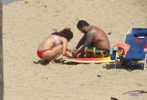 Spying-girl-on-beach-voyeur-candid-x97-b7bok9v1as.jpg