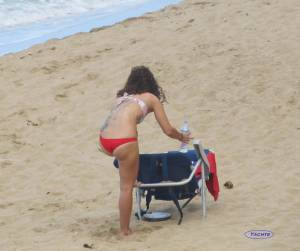 Spying-girl-on-beach-voyeur-candid-x97-n7bokj0uca.jpg