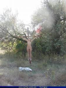 Olivia Goes Crucifixion [x102]d7bpapvop4.jpg