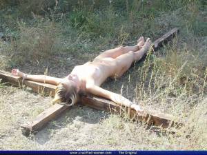 Olivia Goes Crucifixion [x102]t7bpapk4z7.jpg