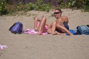 Horny couple on the beachm7bovkqupt.jpg