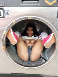 Jenna-Foxx-Thick-Laundromat-Lust-%28x162%29-1215x1620-27bqjmje2x.jpg