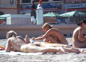 Amateur-Topless-Girls-on-Beach-Voyeur-Candids-h7bqqfjfcr.jpg