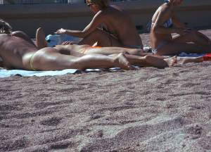 Amateur-Topless-Girls-on-Beach-Voyeur-Candids-r7bqqfktxc.jpg