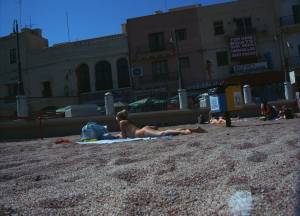 Amateur-Topless-Girls-on-Beach-Voyeur-Candids-27bqqe95bh.jpg