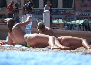 Amateur-Topless-Girls-on-Beach-Voyeur-Candids-e7bqqfevf0.jpg