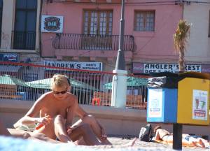 Amateur-Topless-Girls-on-Beach-Voyeur-Candids-a7bqqfldvk.jpg