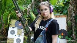 Taylor-Blake-Shoots-Guns-And-Gets-Fucked-At-A-Public-Gun-Range-2600px-72X-m7bsh7l5u3.jpg