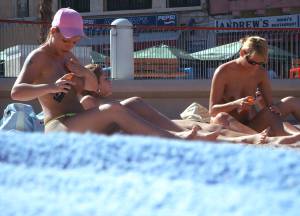 Amateur-Topless-Girls-on-Beach-Voyeur-Candids-n7bqqghgzh.jpg