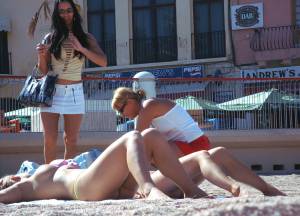 Amateur-Topless-Girls-on-Beach-Voyeur-Candids-b7bqqf4wdb.jpg