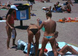 Amateur-Topless-Girls-on-Beach-Voyeur-Candids-u7bqqgjxf1.jpg