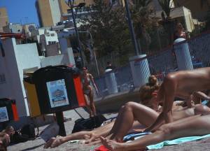 Amateur-Topless-Girls-on-Beach-Voyeur-Candids-k7bqqgqr6u.jpg