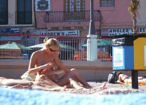 Amateur-Topless-Girls-on-Beach-Voyeur-Candids-w7bqqfujru.jpg