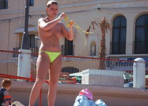 Amateur-Topless-Girls-on-Beach-Voyeur-Candids-o7bqqemgdg.jpg