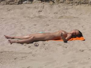 Exclusive-Cute-Girl-Beach-Candid-f7brec6plp.jpg