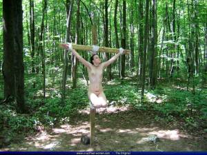 The-Crucified-Evita-57brisv0da.jpg