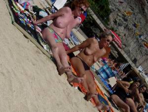 Gran-Canaria%2C-Beach-and-Poolside-m7bri3uddb.jpg