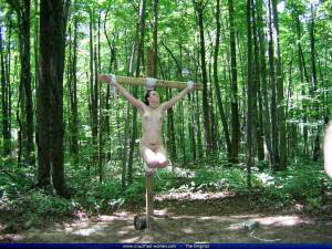 The-Crucified-Evita-x7brita5jk.jpg