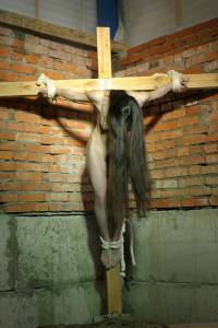 Crucified-Brunette-Girl-l7brisdofv.jpg