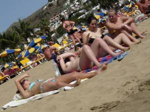 Gran-Canaria%2C-Beach-and-Poolside-l7brih8pg0.jpg