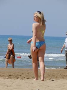 Chubby-Beach-Teen-q7btl9ki4z.jpg