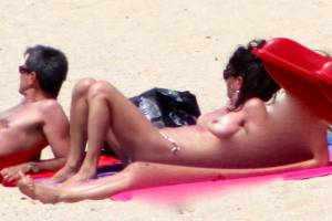 Italian mom caught topless in Psarou and Ornos beach,Mykonos!a7btrabby2.jpg