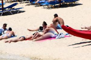 Italian-mom-caught-topless-in-Psarou-and-Ornos-beach%2CMykonos%21-w7btra1gkc.jpg