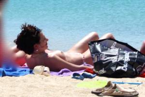 Italian mom caught topless in Psarou and Ornos beach,Mykonos!a7btqxwucg.jpg