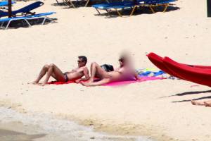 Italian-mom-caught-topless-in-Psarou-and-Ornos-beach%2CMykonos%21-j7btra01yf.jpg