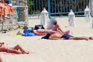 Italian-mom-caught-topless-in-Psarou-and-Ornos-beach%2CMykonos%21-j7btra3ltb.jpg