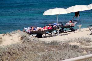 Mature-babe-caught-topless-in-Plaka-beach%2C-Naxos-x37-i7bwskc5ok.jpg