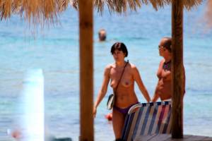 Mature-caught-topless-in-Paraga-beach%2C-Mykonos-67bwtdjj1h.jpg