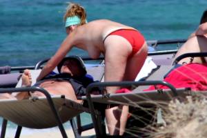 Mature babe caught topless in Plaka beach, Naxos x37q7bwskpohv.jpg