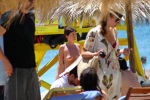 Mature caught topless in Paraga beach, Mykonos 77bwtdsdo7