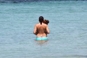 Mom beauty caught topless in Agia Anna, Naxosj7bwvrvzcp.jpg