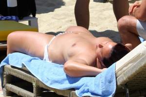 Large young woman in topless in Platys Gialos, Mykonosn7bwr0xl5u.jpg