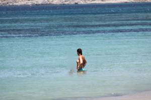 Mom beauty caught topless in Agia Anna, Naxos-07bwvrx0qr.jpg