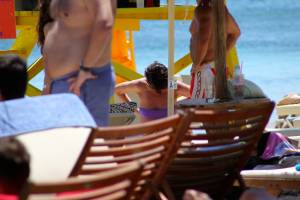 Mature-caught-topless-in-Paraga-beach%2C-Mykonos-h7bwte5k0y.jpg