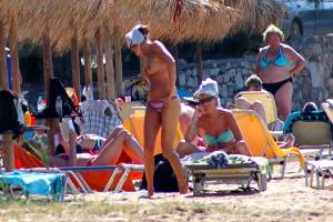 Babe-with-fake-tits-caught-topless-in-Naoussa%2C-Paros%21-l7bx8enxmt.jpg
