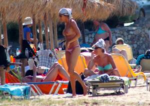 Babe-with-fake-tits-caught-topless-in-Naoussa%2C-Paros%21-h7bx8epyhu.jpg